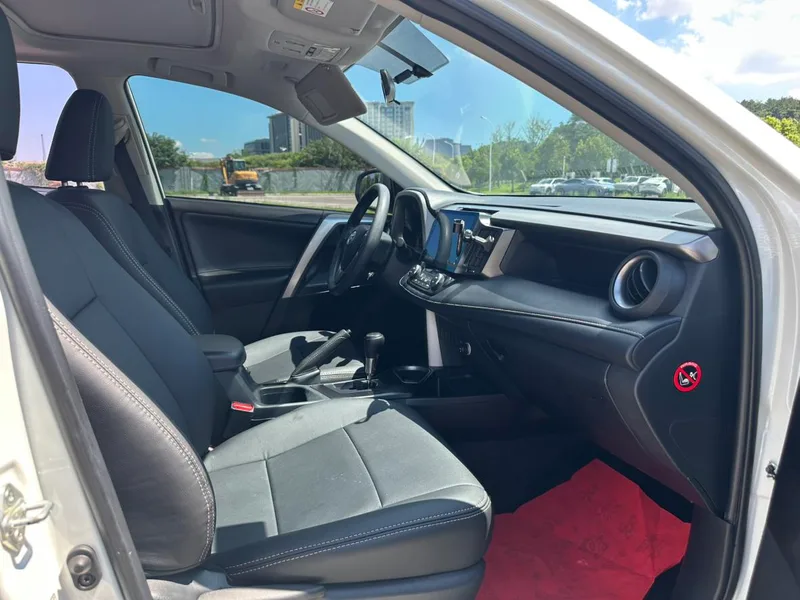 Toyota RAV4 2018 2.0L CVT Moda de tracción en dos ruedas X Edición interior foto 11 Toyota RAV4 2018 2.0L CVT Moda de tracción en dos ruedas X Edición interior foto 11