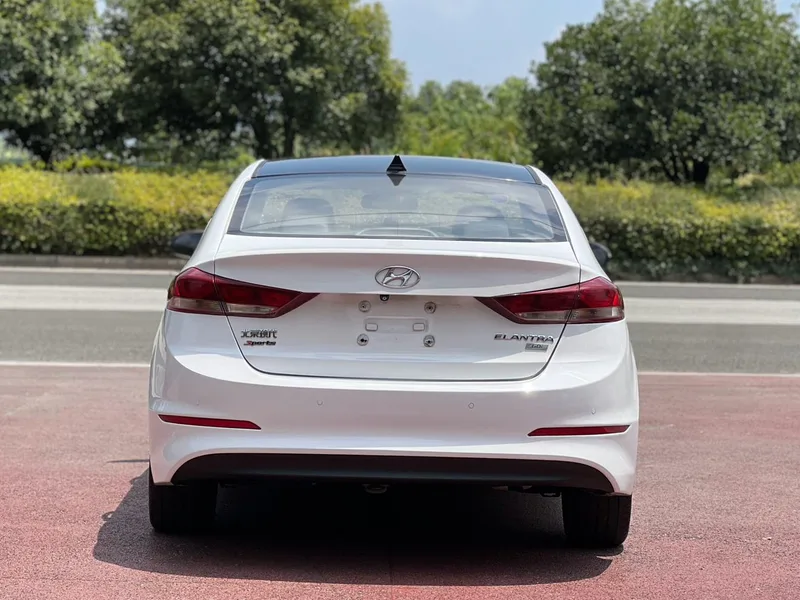 Hyundai Elantra Lingdong 2016 1.6L Auto Zhixuan Type de luxe extérieur photo 4 Hyundai Elantra Lingdong 2016 1.6L Auto Zhixuan Type de luxe extérieur photo 4