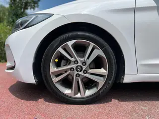 Hyundai Elantra Lingdong 2016 1.6L Auto Zhixuan Type de luxe extérieur photo 10 Hyundai Elantra Lingdong 2016 1.6L Auto Zhixuan Type de luxe extérieur photo 10