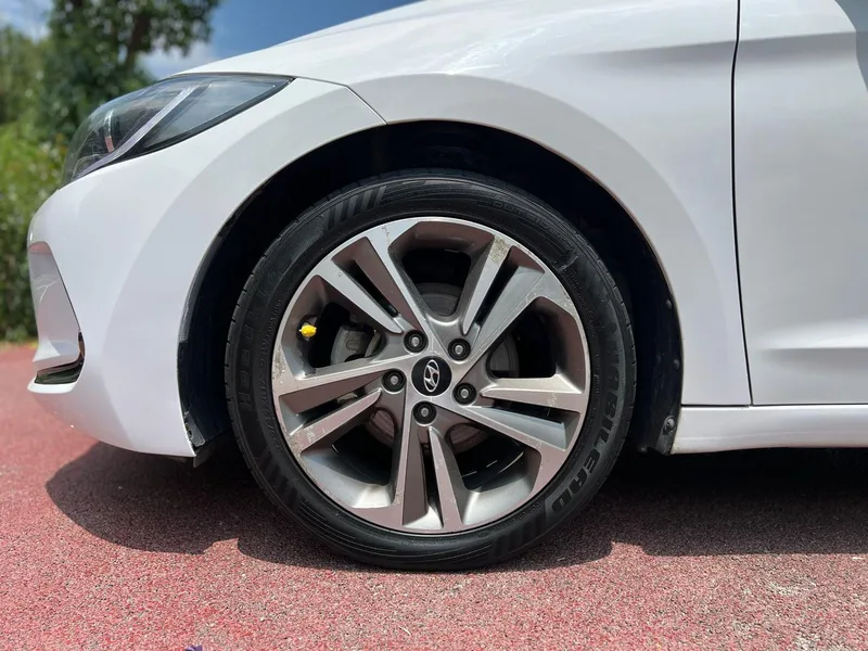 Hyundai Elantra Lingdong 2016 1.6L Auto Zhixuan Type de luxe extérieur photo 10 Hyundai Elantra Lingdong 2016 1.6L Auto Zhixuan Type de luxe extérieur photo 10