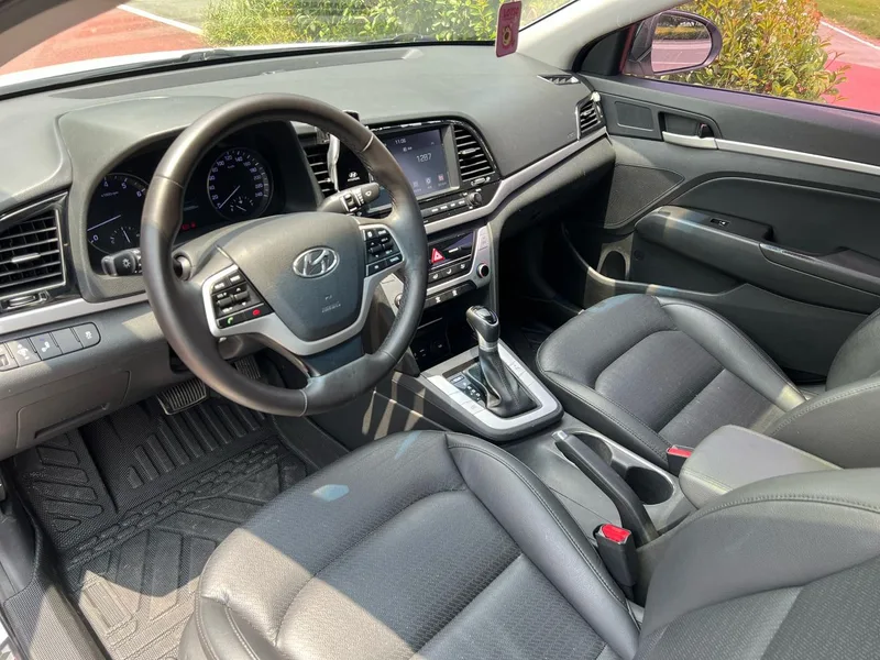 Hyundai Elantra Lingdong 2016 1.6L Auto Zhixuan Type de luxe intérieur photo 11 Hyundai Elantra Lingdong 2016 1.6L Auto Zhixuan Type de luxe intérieur photo 11