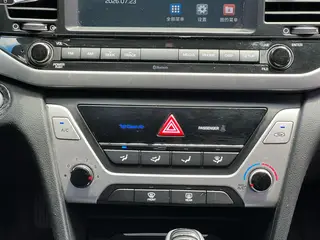 Hyundai Elantra Lingdong 2016 1.6L Auto Zhixuan Type de luxe intérieur photo 15 Hyundai Elantra Lingdong 2016 1.6L Auto Zhixuan Type de luxe intérieur photo 15