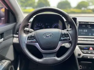 Hyundai Elantra Lingdong 2016 1.6L Auto Zhixuan Type de luxe intérieur photo 18 Hyundai Elantra Lingdong 2016 1.6L Auto Zhixuan Type de luxe intérieur photo 18