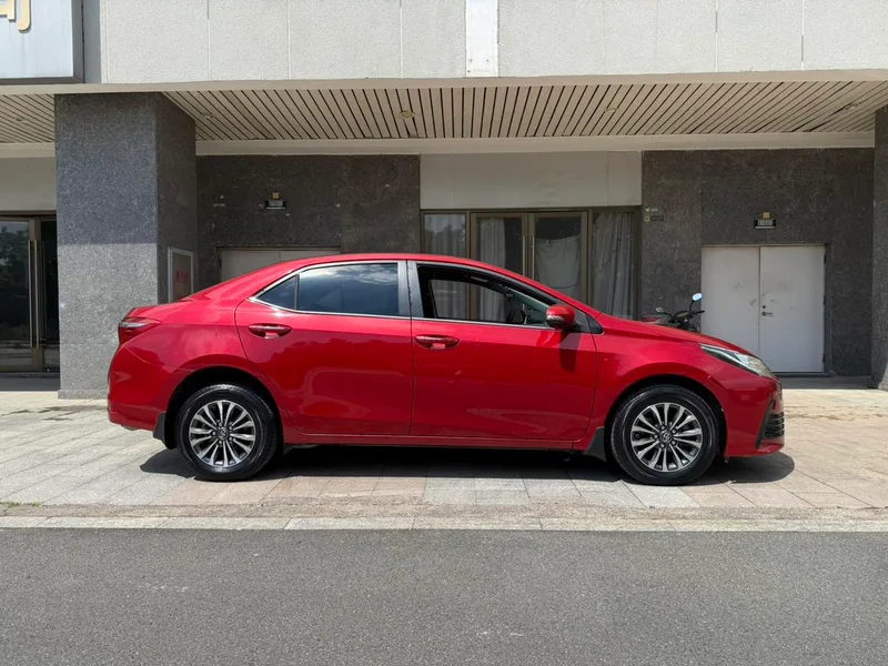 Toyota Corolla 2018 1.2T S-CVT GL Versión de disfrute inteligente País VI exterior foto 5 Toyota Corolla 2018 1.2T S-CVT GL Versión de disfrute inteligente País VI exterior foto 5
