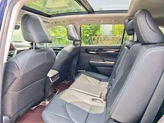 Toyota Highlander 2022 Dual Power 2.5L Four-wheel drive Premium Edition 7 seat interior photo 7