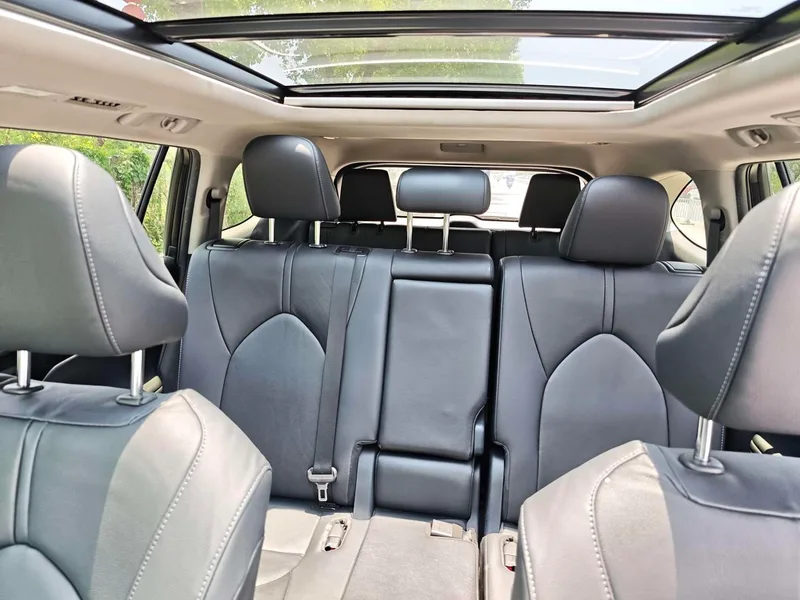 Toyota Highlander 2022 Dual Power 2.5L Four-wheel drive Premium Edition 7 seat interior photo 8
