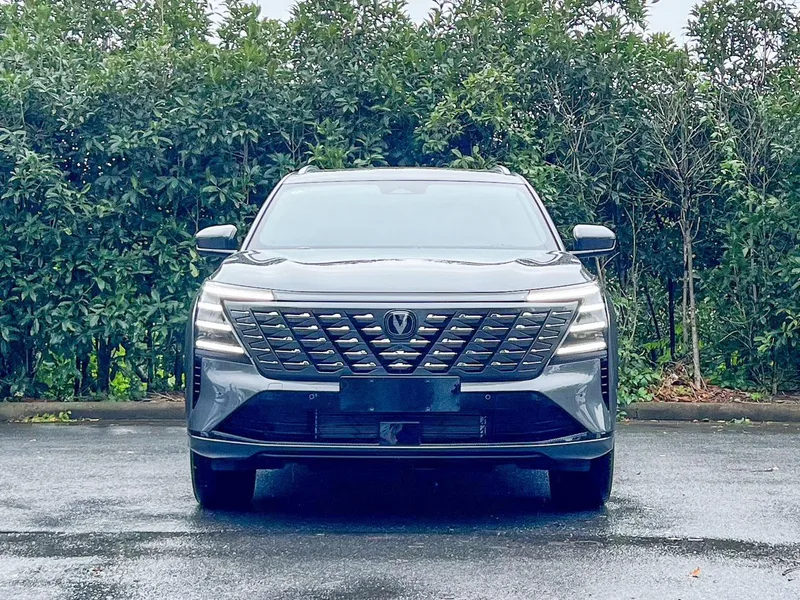 Changan CS75 PLUS 2025 Fourth generation Ultra 2.0T New Blue Whale Wisdom Zhiqing Type exterior photo 2 Changan CS75 PLUS 2025 Fourth generation Ultra 2.0T New Blue Whale Wisdom Zhiqing Type exterior photo 2