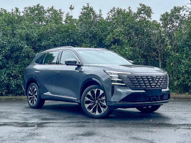 Changan CS75 PLUS 2025 Fourth generation Ultra 2.0T New Blue Whale Wisdom Zhiqing Type exterior photo 3 Changan CS75 PLUS 2025 Fourth generation Ultra 2.0T New Blue Whale Wisdom Zhiqing Type exterior photo 3