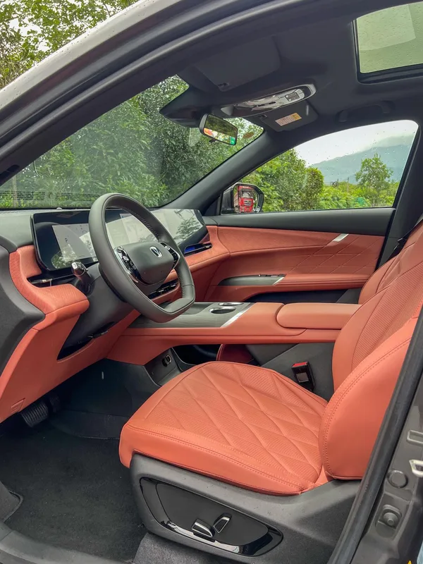 Changan CS75 PLUS 2025 Fourth generation Ultra 2.0T New Blue Whale Wisdom Zhiqing Type interior photo 9 Changan CS75 PLUS 2025 Fourth generation Ultra 2.0T New Blue Whale Wisdom Zhiqing Type interior photo 9