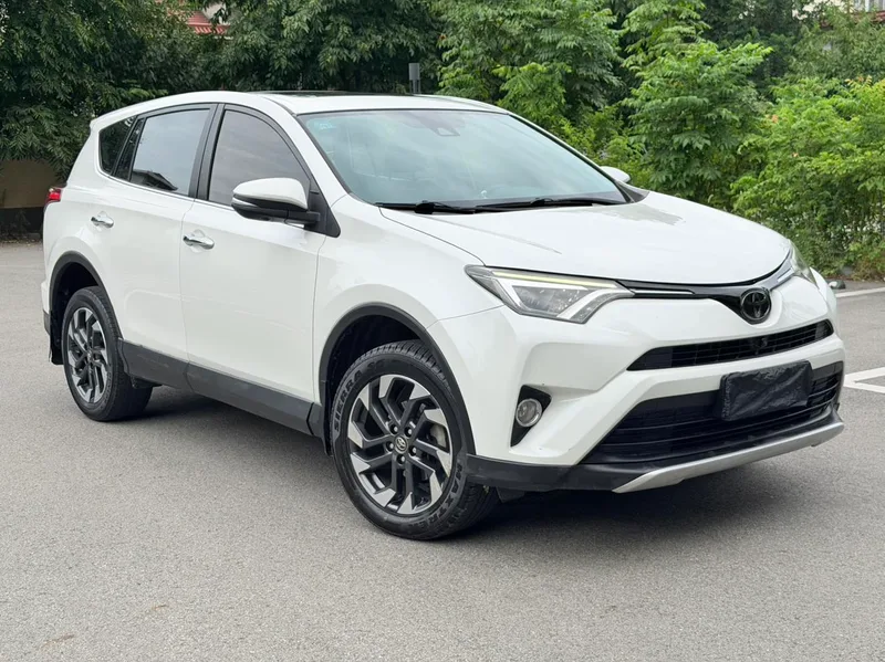 Toyota RAV4 2018 2.5L Automatic four-wheel drive elite i version exterior photo 3 Toyota RAV4 2018 2.5L Automatic four-wheel drive elite i version exterior photo 3