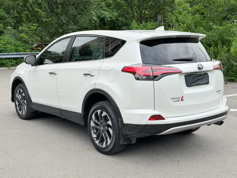 Toyota RAV4 2018 2.5L Automatic four-wheel drive elite i version exterior photo 6 Toyota RAV4 2018 2.5L Automatic four-wheel drive elite i version exterior photo 6