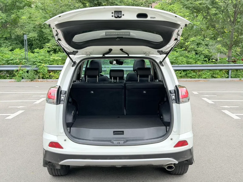 Toyota RAV4 2018 2.5L Automatic four-wheel drive elite i version exterior photo 8 Toyota RAV4 2018 2.5L Automatic four-wheel drive elite i version exterior photo 8