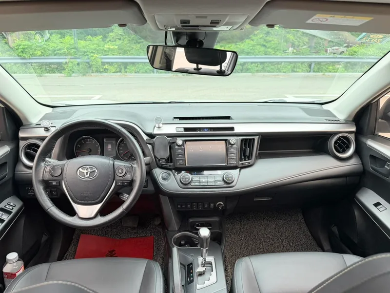 Toyota RAV4 2018 2.5L Automatic four-wheel drive elite i version interior photo 10 Toyota RAV4 2018 2.5L Automatic four-wheel drive elite i version interior photo 10