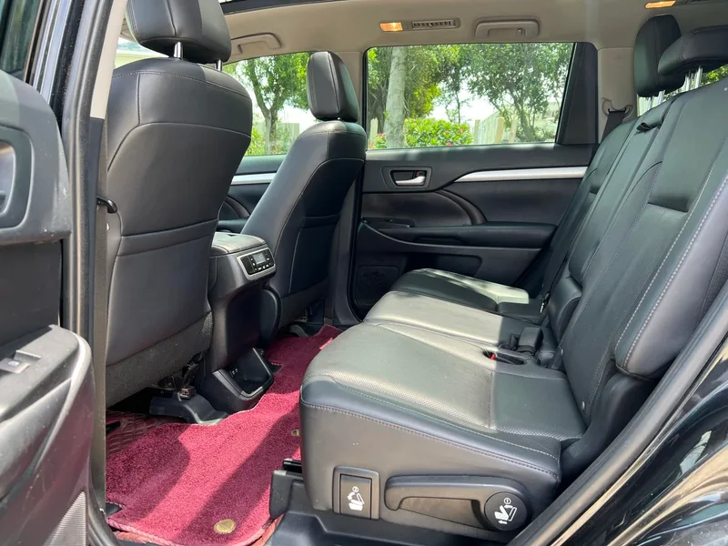 Toyota Highlander 2021 2.0T Four-wheel drive deluxe edition 7 seat interior photo 11 Toyota Highlander 2021 2.0T Four-wheel drive deluxe edition 7 seat interior photo 11