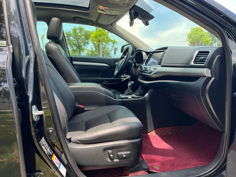 Toyota Highlander 2021 2.0T Four-wheel drive deluxe edition 7 seat interior photo 13 Toyota Highlander 2021 2.0T Four-wheel drive deluxe edition 7 seat interior photo 13