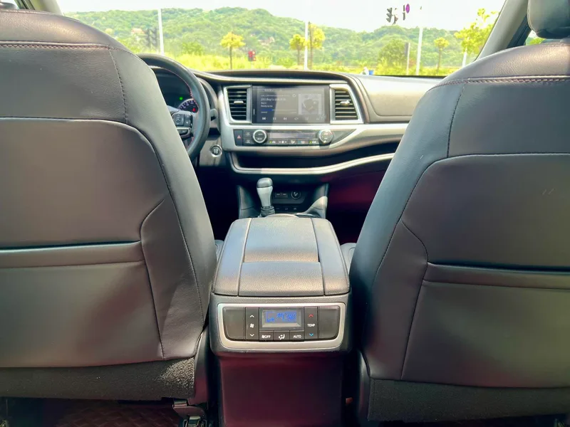 Toyota Highlander 2021 2.0T Four-wheel drive deluxe edition 7 seat interior photo 14 Toyota Highlander 2021 2.0T Four-wheel drive deluxe edition 7 seat interior photo 14