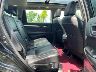 Toyota Highlander 2021 2.0T Four-wheel drive deluxe edition 7 seat interior photo 15 Toyota Highlander 2021 2.0T Four-wheel drive deluxe edition 7 seat interior photo 15