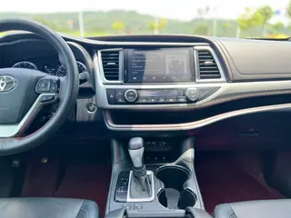 Toyota Highlander 2021 2.0T Four-wheel drive deluxe edition 7 seat interior photo 16 Toyota Highlander 2021 2.0T Four-wheel drive deluxe edition 7 seat interior photo 16