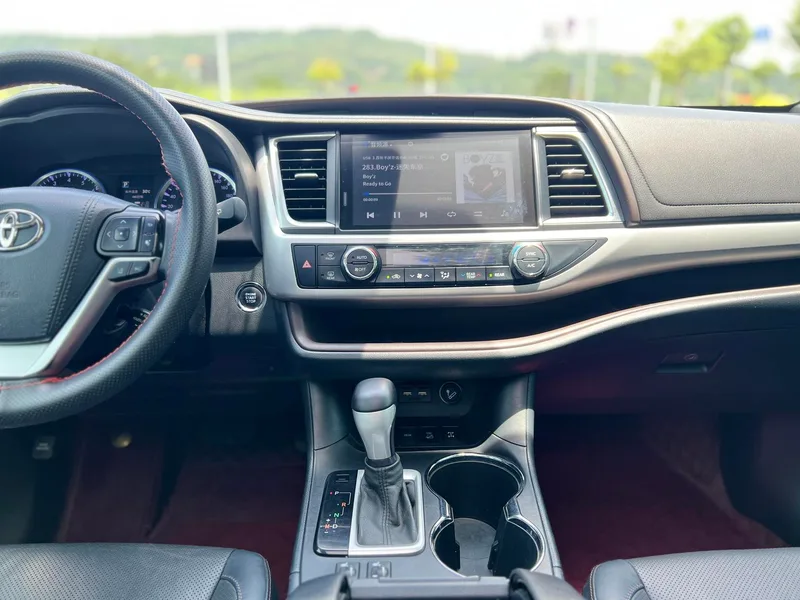 Toyota Highlander 2021 2.0T Four-wheel drive deluxe edition 7 seat interior photo 16 Toyota Highlander 2021 2.0T Four-wheel drive deluxe edition 7 seat interior photo 16