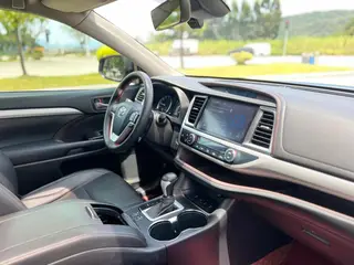 Toyota Highlander 2021 2.0T Four-wheel drive deluxe edition 7 seat interior photo 17 Toyota Highlander 2021 2.0T Four-wheel drive deluxe edition 7 seat interior photo 17