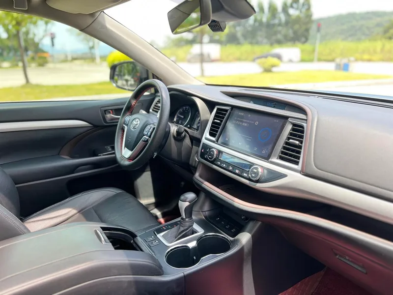 Toyota Highlander 2021 2.0T Four-wheel drive deluxe edition 7 seat interior photo 17 Toyota Highlander 2021 2.0T Four-wheel drive deluxe edition 7 seat interior photo 17