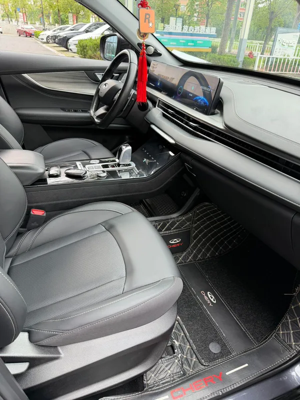 Chery Tiggo 8 PLUS 2022 290TGDI DCT Pride Edition+ interior photo 12 Chery Tiggo 8 PLUS 2022 290TGDI DCT Pride Edition+ interior photo 12