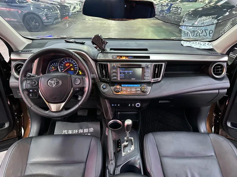 Toyota RAV4 2013 2.0L CVT Four-wheel drive new version interior photo 12 Toyota RAV4 2013 2.0L CVT Four-wheel drive new version interior photo 12