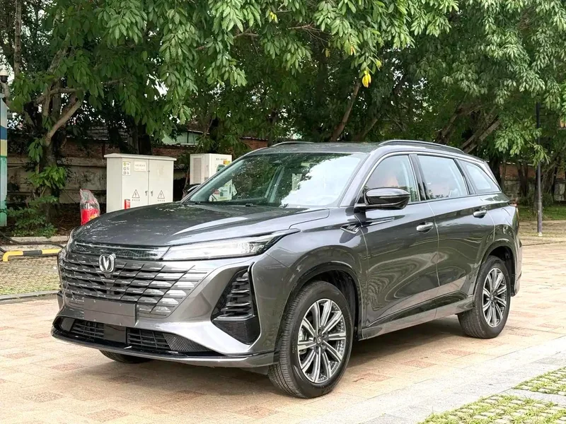 Changan CS75 PLUS 2024 Third generation Champion Edition 1.5T Automatic intelligent driving type exterior photo 1 Changan CS75 PLUS 2024 Third generation Champion Edition 1.5T Automatic intelligent driving type exterior photo 1
