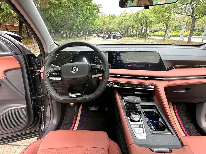 Changan CS75 PLUS 2024 Third generation Champion Edition 1.5T Automatic intelligent driving type exterior photo 5 Changan CS75 PLUS 2024 Third generation Champion Edition 1.5T Automatic intelligent driving type exterior photo 5