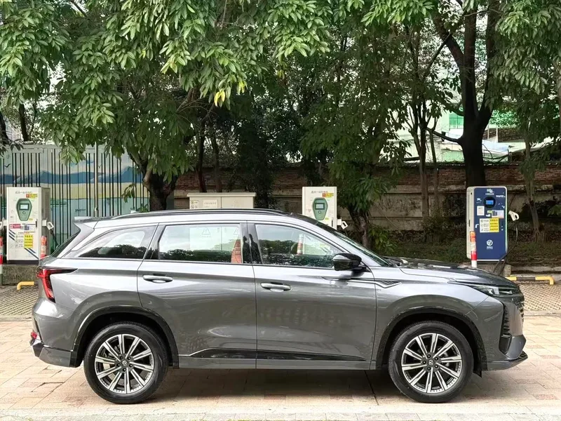 Changan CS75 PLUS 2024 Third generation Champion Edition 1.5T Automatic intelligent driving type exterior photo 8 Changan CS75 PLUS 2024 Third generation Champion Edition 1.5T Automatic intelligent driving type exterior photo 8