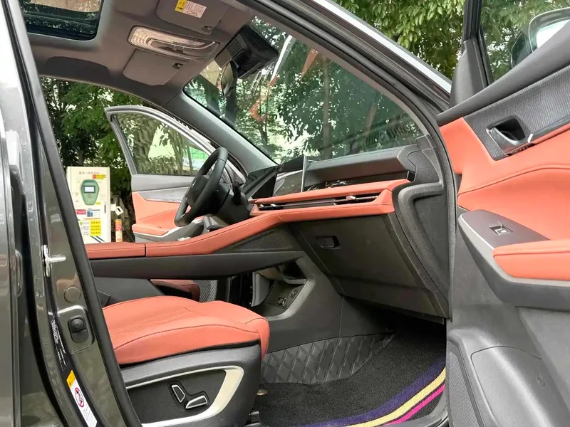 Changan CS75 PLUS 2024 Third generation Champion Edition 1.5T Automatic intelligent driving type exterior photo 9 Changan CS75 PLUS 2024 Third generation Champion Edition 1.5T Automatic intelligent driving type exterior photo 9