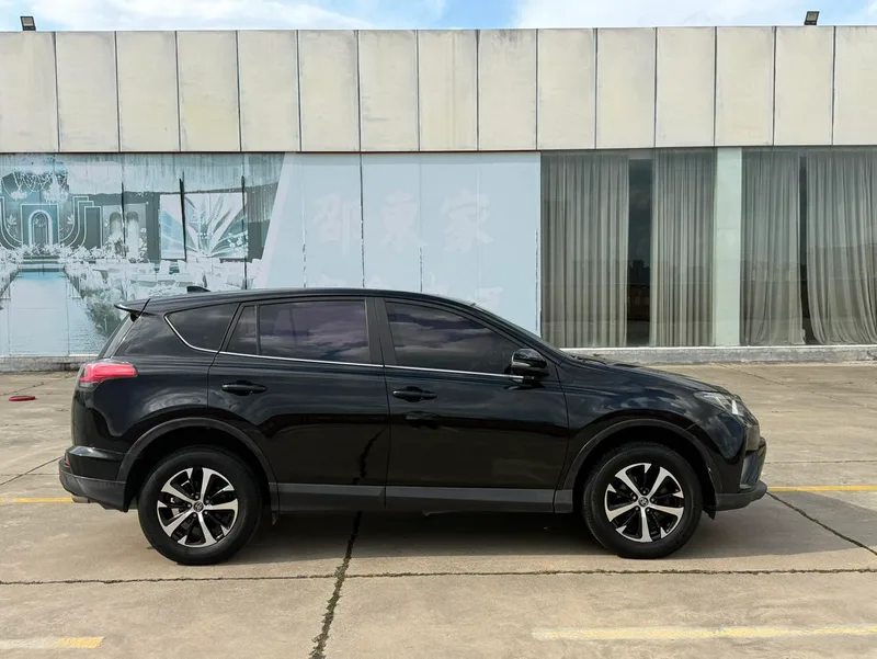 Toyota RAV4 2019 2.0L CVT Version avant-gardiste à deux roues motrices État VI extérieur photo 4 Toyota RAV4 2019 2.0L CVT Version avant-gardiste à deux roues motrices État VI extérieur photo 4
