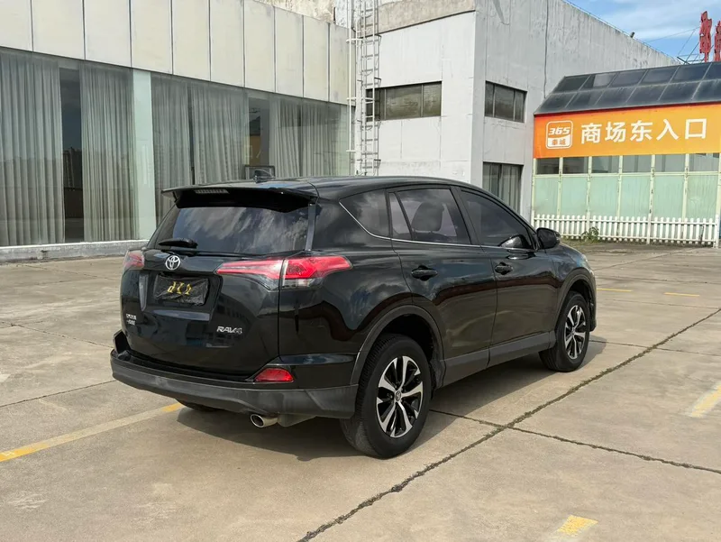 Toyota RAV4 2019 2.0L CVT Version avant-gardiste à deux roues motrices État VI extérieur photo 5 Toyota RAV4 2019 2.0L CVT Version avant-gardiste à deux roues motrices État VI extérieur photo 5