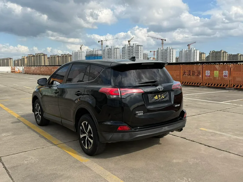 Toyota RAV4 2019 2.0L CVT Version avant-gardiste à deux roues motrices État VI extérieur photo 7 Toyota RAV4 2019 2.0L CVT Version avant-gardiste à deux roues motrices État VI extérieur photo 7
