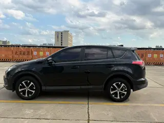 Toyota RAV4 2019 2.0L CVT Version avant-gardiste à deux roues motrices État VI intérieur photo 8 Toyota RAV4 2019 2.0L CVT Version avant-gardiste à deux roues motrices État VI intérieur photo 8