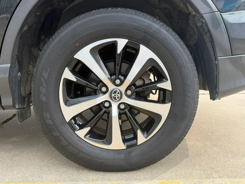 Toyota RAV4 2019 2.0L CVT Version avant-gardiste à deux roues motrices État VI intérieur photo 9 Toyota RAV4 2019 2.0L CVT Version avant-gardiste à deux roues motrices État VI intérieur photo 9