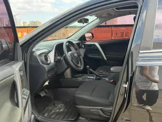 Toyota RAV4 2019 2.0L CVT Version avant-gardiste à deux roues motrices État VI intérieur photo 10 Toyota RAV4 2019 2.0L CVT Version avant-gardiste à deux roues motrices État VI intérieur photo 10