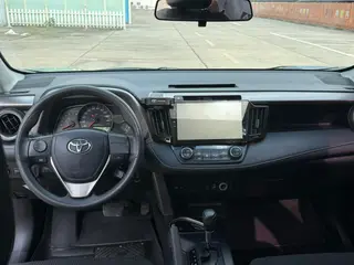 Toyota RAV4 2019 2.0L CVT Version avant-gardiste à deux roues motrices État VI intérieur photo 12 Toyota RAV4 2019 2.0L CVT Version avant-gardiste à deux roues motrices État VI intérieur photo 12
