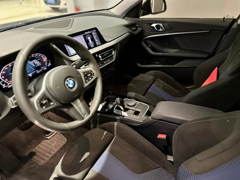 BMW 2 Series 2023 225i Four-door coupe M Sports suit interior photo 8 BMW 2 Series 2023 225i Four-door coupe M Sports suit interior photo 8