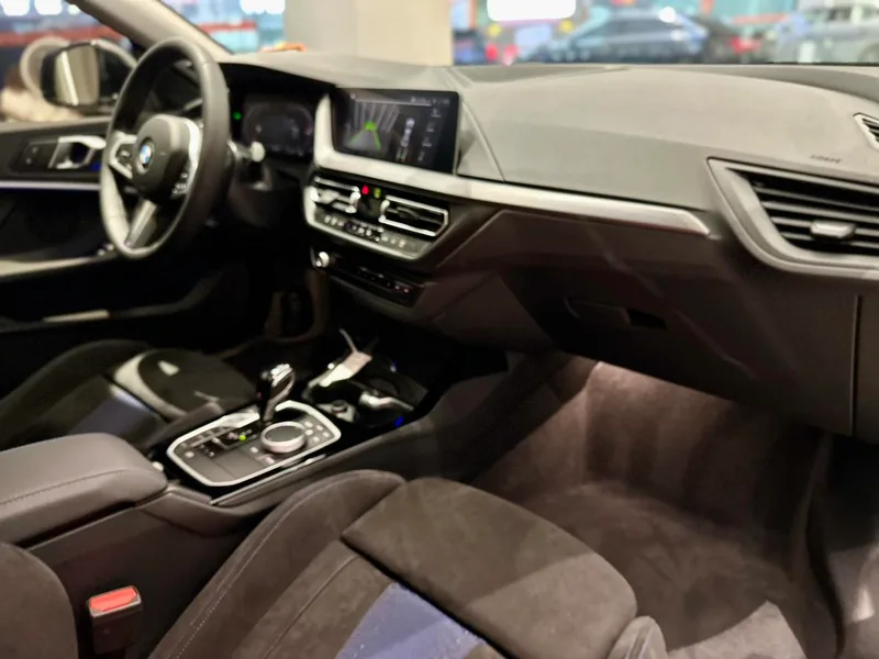 BMW 2 Series 2023 225i Four-door coupe M Sports suit interior photo 9 BMW 2 Series 2023 225i Four-door coupe M Sports suit interior photo 9