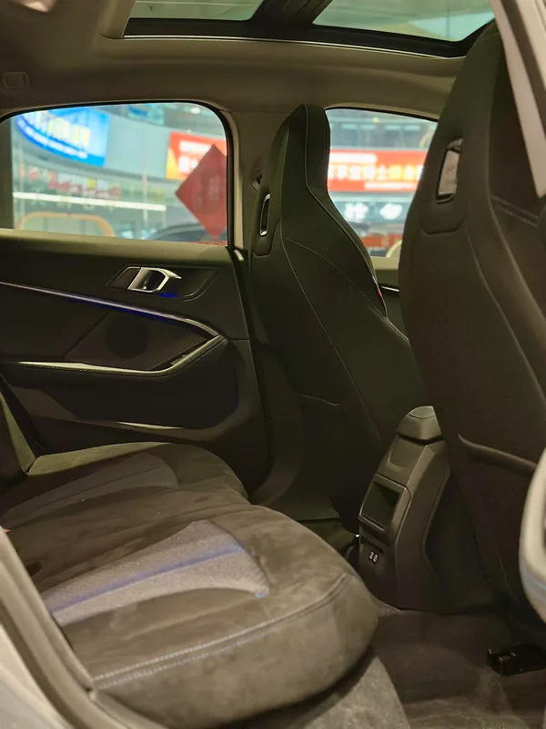 BMW 2 Series 2023 225i Four-door coupe M Sports suit interior photo 10 BMW 2 Series 2023 225i Four-door coupe M Sports suit interior photo 10