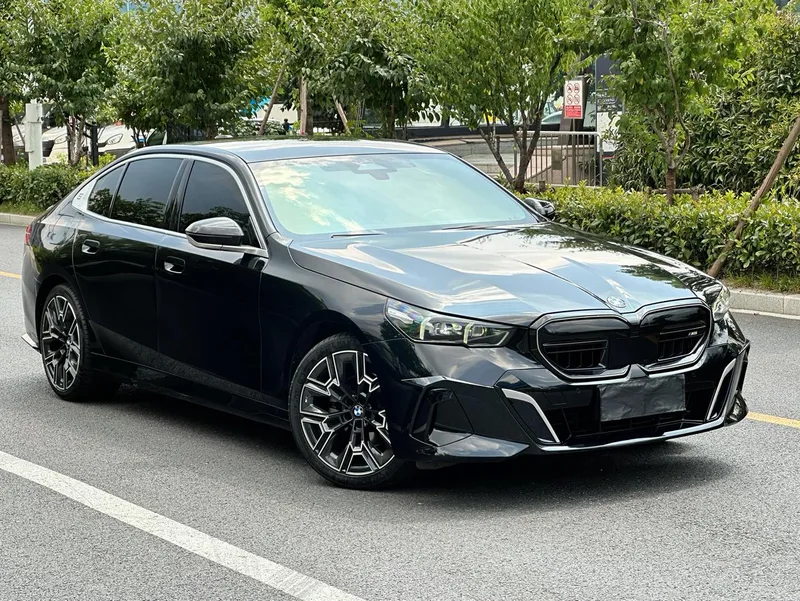 BMW 5 Series 2024 525Li M Ensemble de sport extérieur photo 3