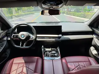 BMW 5 Series 2024 525Li M Ensemble de sport intérieur photo 6