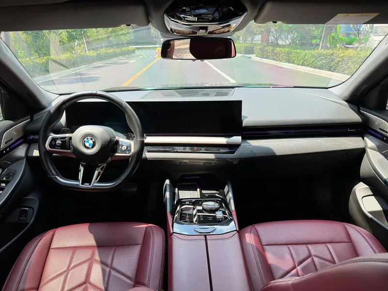 BMW 5 Series 2024 525Li M Ensemble de sport intérieur photo 6