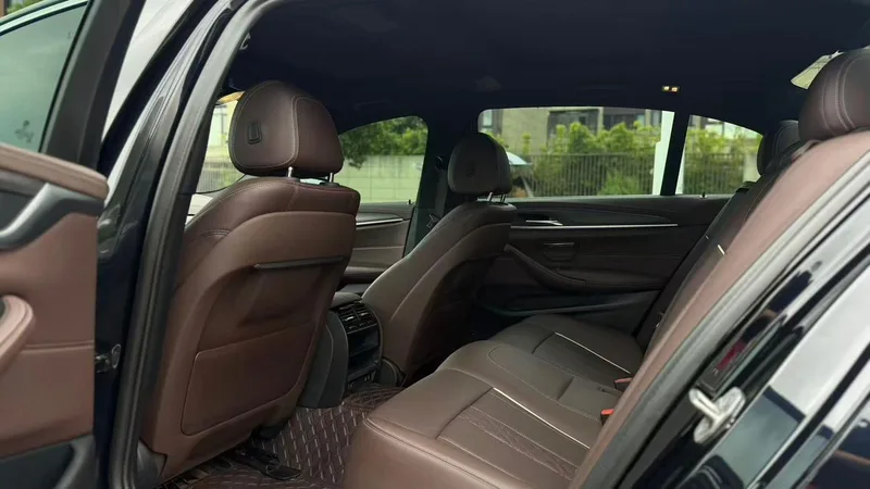 BMW 5 Series 2023 Restyling 530Li Leading Type M Sports suit interior photo 6 BMW 5 Series 2023 Restyling 530Li Leading Type M Sports suit interior photo 6