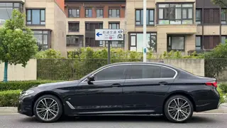 BMW 5 Series 2023 Restyling 530Li Leading Type M Sports suit interior photo 8 BMW 5 Series 2023 Restyling 530Li Leading Type M Sports suit interior photo 8