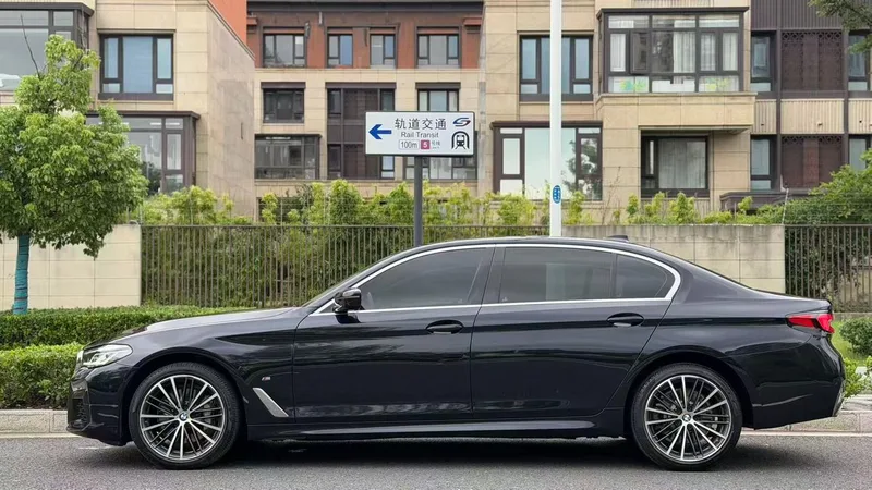 BMW 5 Series 2023 Restyling 530Li Leading Type M Sports suit interior photo 8 BMW 5 Series 2023 Restyling 530Li Leading Type M Sports suit interior photo 8