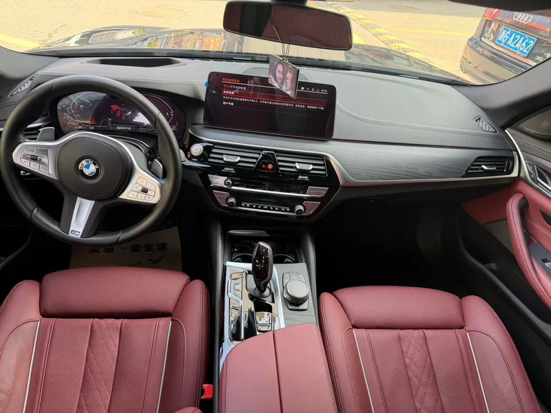 BMW 5 Series 2023 Restyling 530Li Premium Class M Sports suit interior photo 9 BMW 5 Series 2023 Restyling 530Li Premium Class M Sports suit interior photo 9