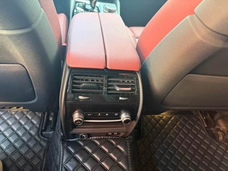 BMW 5 Series 2023 Restyling 530Li Premium Class M Sports suit interior photo 13 BMW 5 Series 2023 Restyling 530Li Premium Class M Sports suit interior photo 13