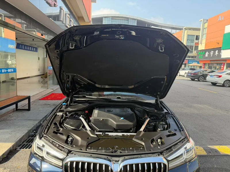 BMW 5 Series 2023 Restyling 530Li Premium Class M Sports suit interior photo 14 BMW 5 Series 2023 Restyling 530Li Premium Class M Sports suit interior photo 14